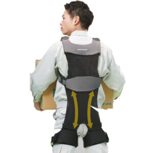 荷物を持ち上げた状態