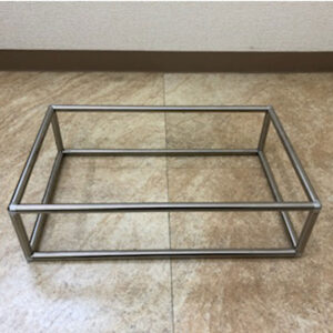アクリル板囲いタイヤ展示台のタイヤ受け部