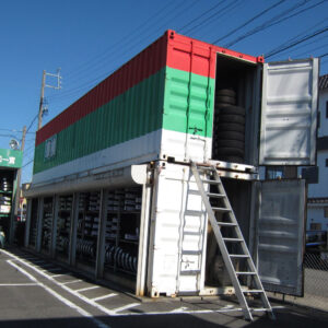 タイヤ挿入扉