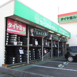 奥行2本置ける大量保管できるタイヤガレージ